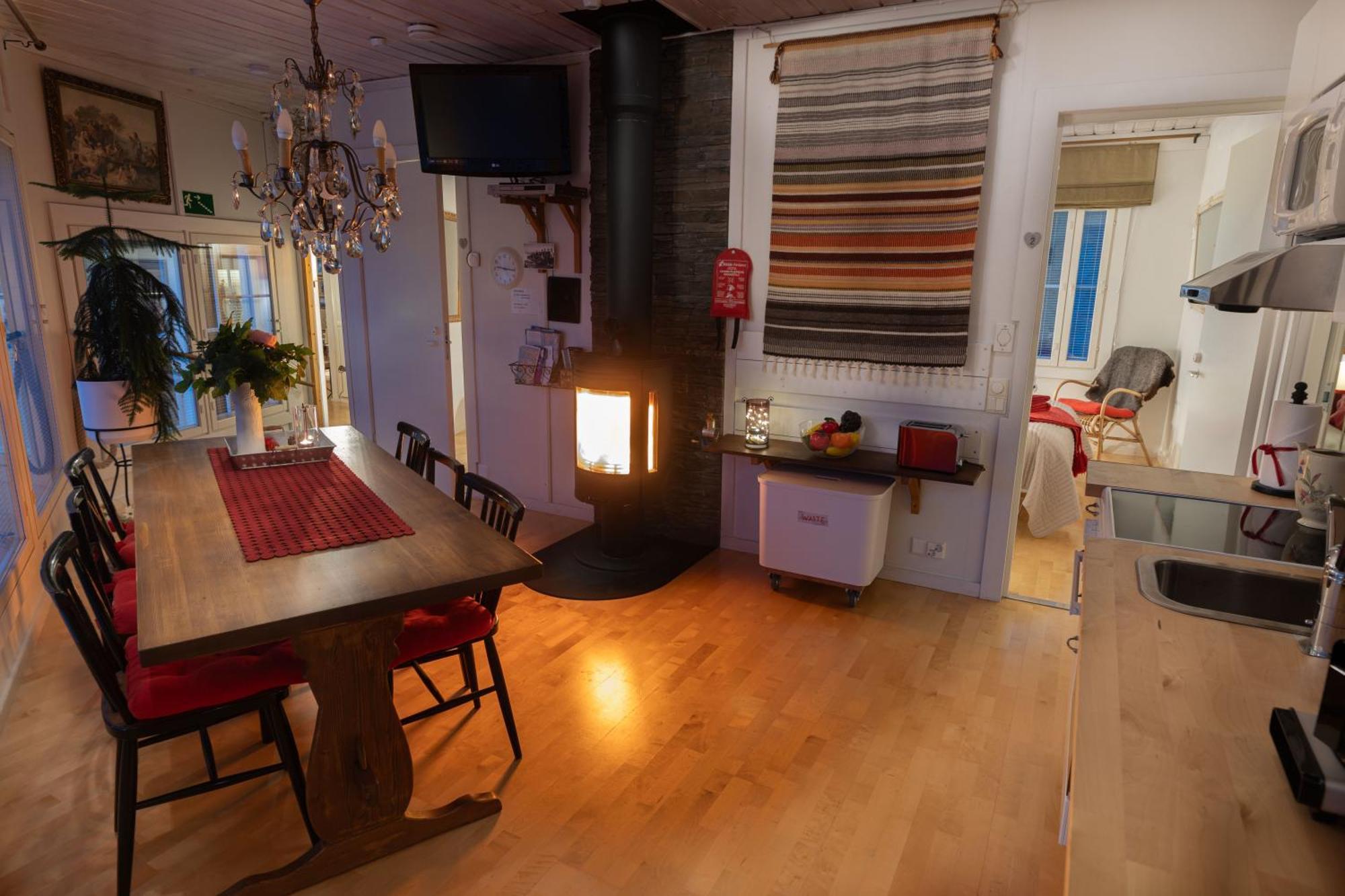 Aaria Bed And Breakfast Рованиеми Экстерьер фото